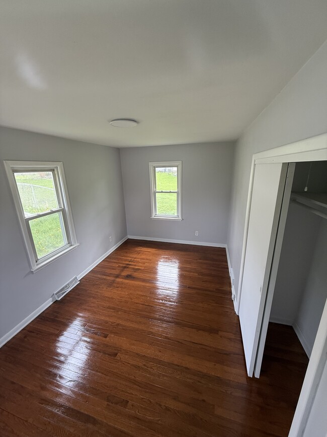 Building Photo - 4425 Kennett Ave