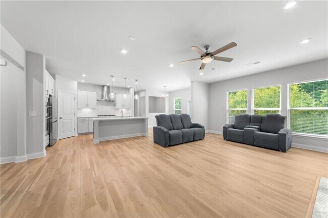 Building Photo - 96 Fairway Dr