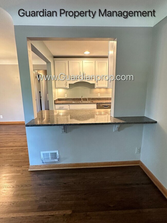 Building Photo - Linden Hills Main Upper Level  Duplex, Fenced Yard, 1 Car Garage, Dishwasher, Storage, Laundry