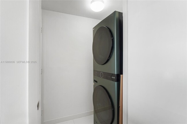 Building Photo - 495 Brickell Ave