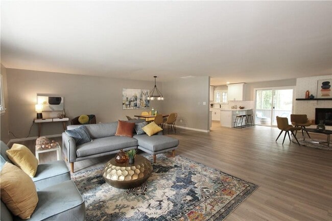 Building Photo - For Rent fully renovated 3BD 2BA Ranch home in Carmel, IN