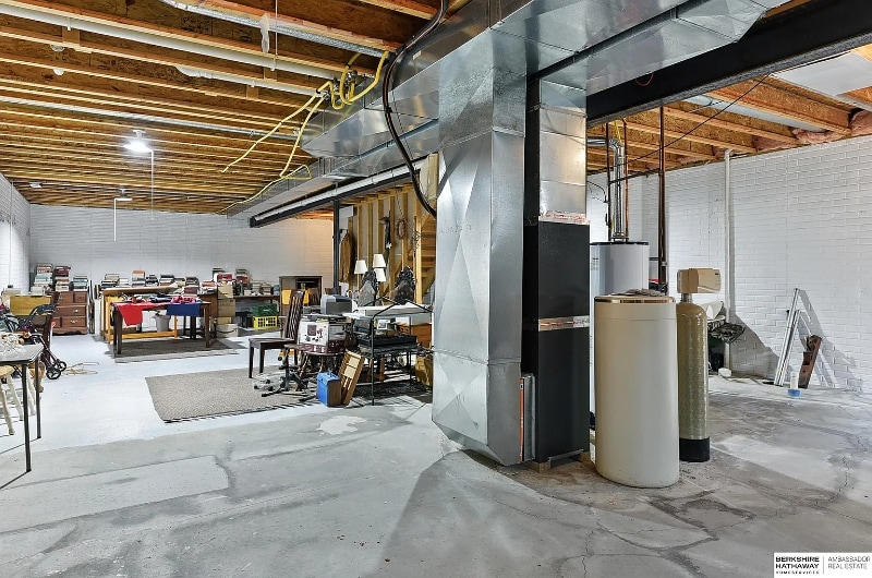 Building Photo - 16125 Timberlane Dr