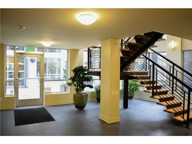 Building Photo - JULY MOVE-IN SPECIAL! $350 OFF! Amazing Ca...