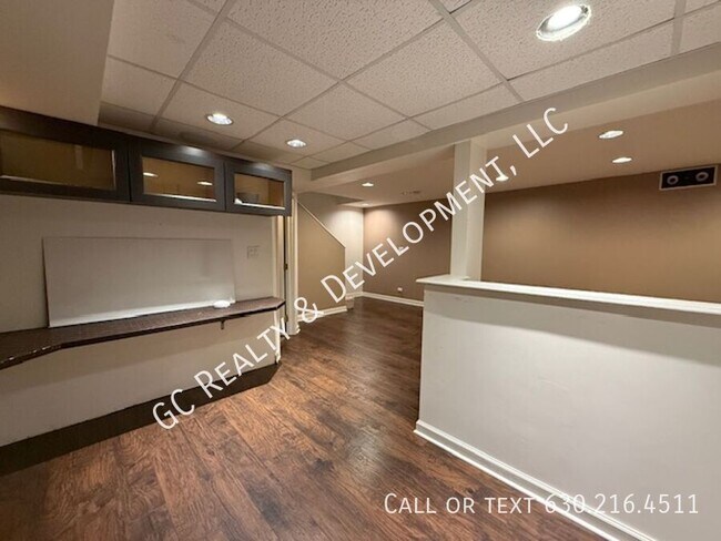 Building Photo - 308 Windsor-Unit A