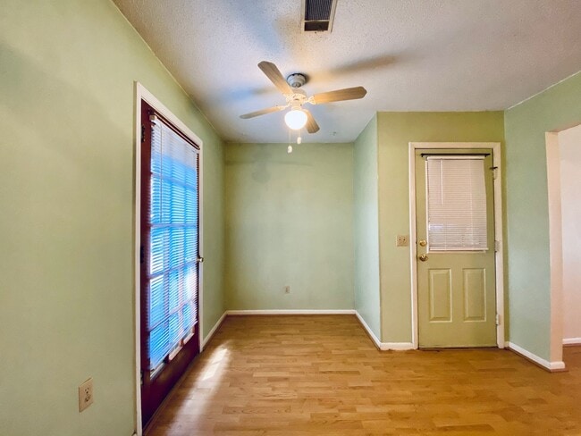 Building Photo - AVAILABLE NOW  [PET FRIENDLY]