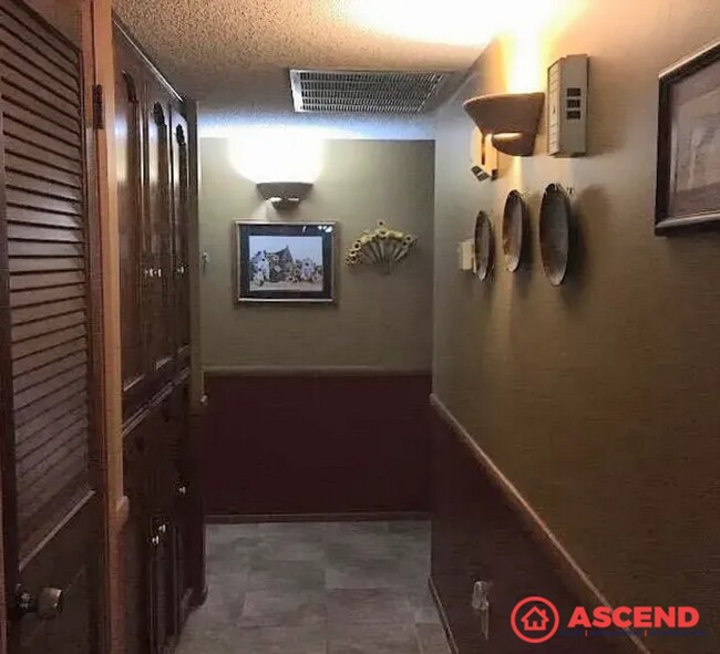 Building Photo - Quaint Home Near Pacheco and Stine!