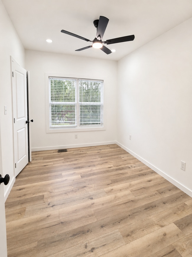 Building Photo - Brand-New 2-Bedroom Home with Modern Finishes in Crossville