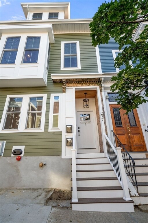 Building Photo - 277 W 5th St