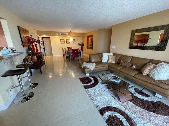 Building Photo - 19195 NE 36th Pl