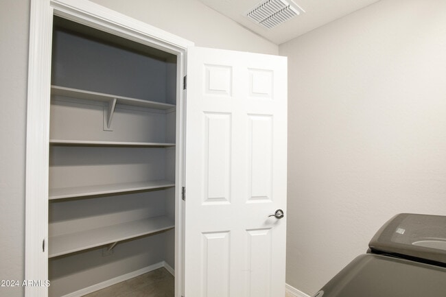 Building Photo - 8956 W Luke Ave