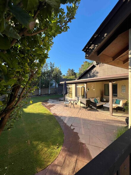 Building Photo - 946 E Cullumber St