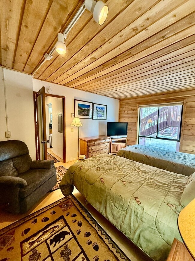 Building Photo - Fully Furnished 2BD/2BA Mountain Townhome | Cozy Pellet Stove | Parking Included