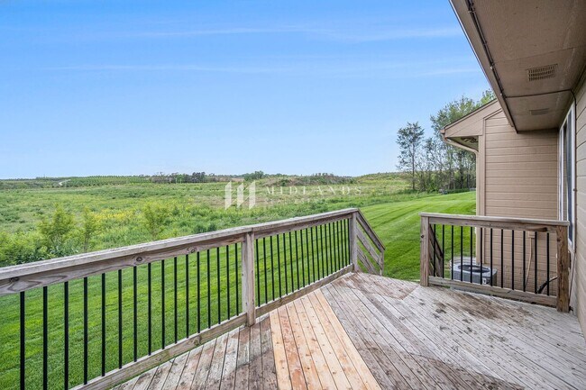 Building Photo - Ranch Townhome in Shadow View