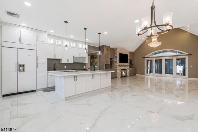 Building Photo - 10 N Rd