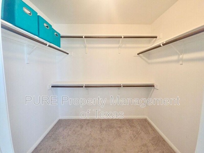 Building Photo - 10400 Alemoor Dr