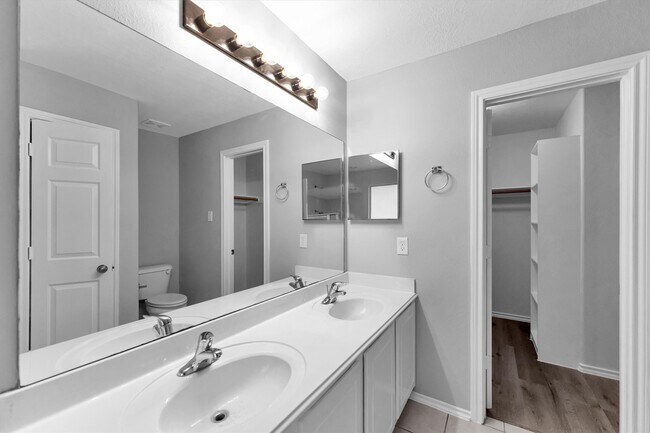 Building Photo - 16007 Sandy Path Ln