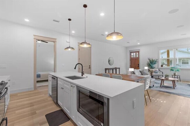 Building Photo - 2407 Harper St