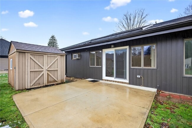 Building Photo - 3863 Wiltshire Rd