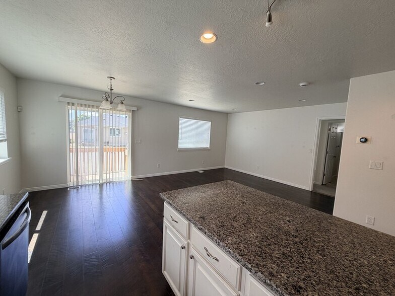Building Photo - 15108 Honor Dr