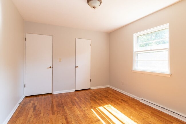 Building Photo - 3 bedroom 1.5 bath 1668 Sqft home just 1 m...