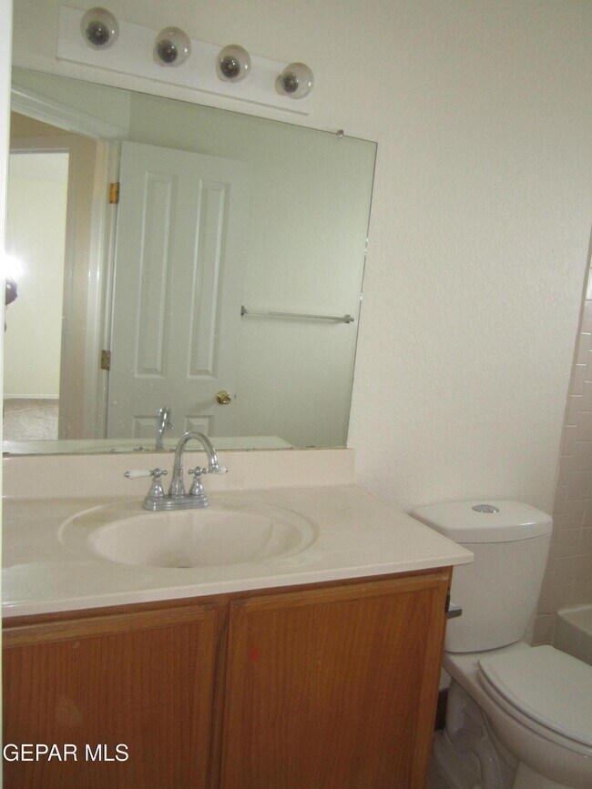 Building Photo - 538 Olmeca Dr