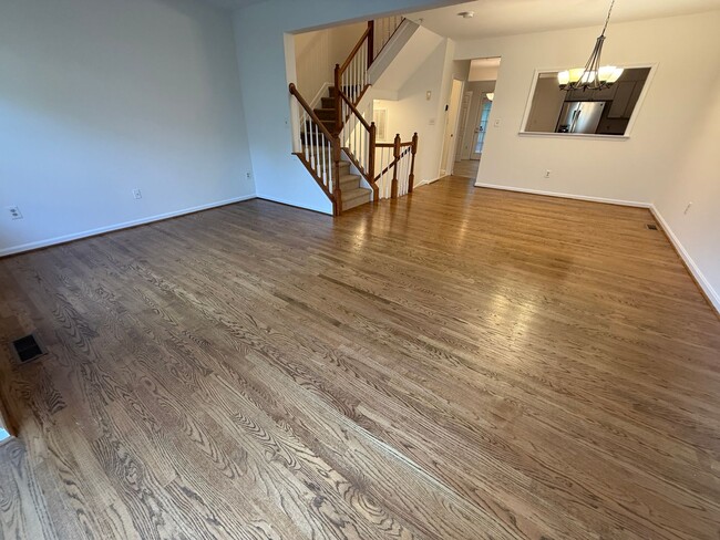 Building Photo - Beautiful 3 bed/3.5 Bath in ideal location!