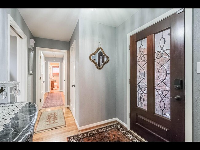 Building Photo - 9910 Pine Lake Dr