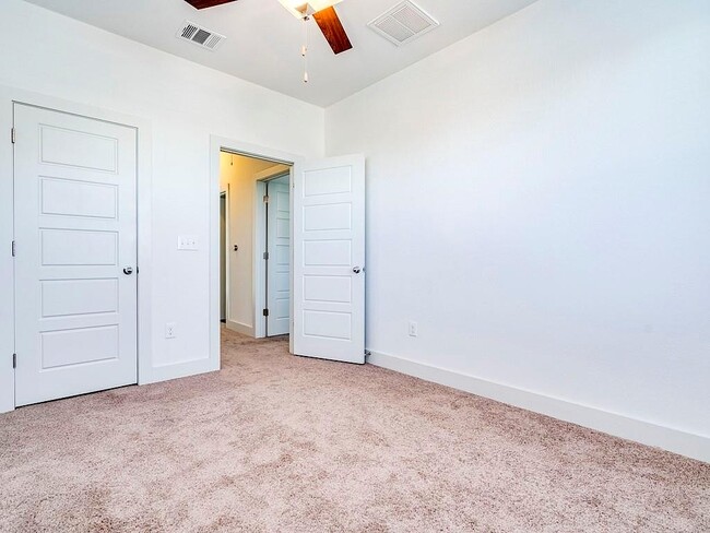 Building Photo - 2215 Capulet St