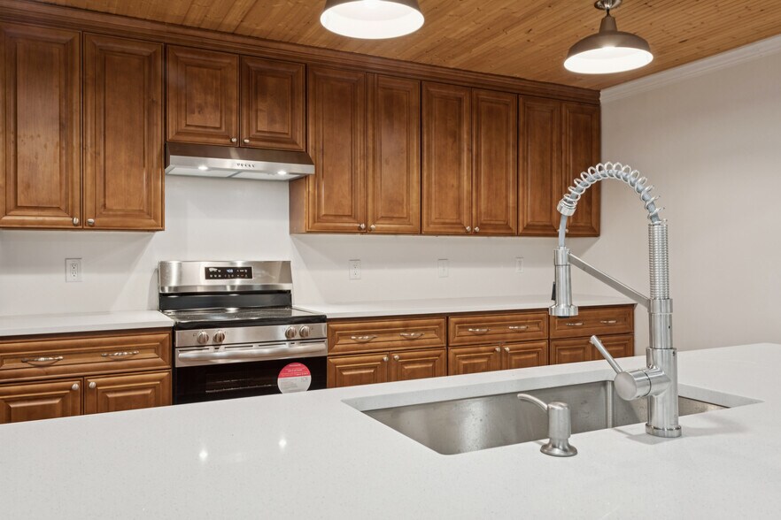 Building Photo - 12 Meadow Dr