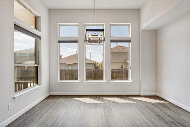 Building Photo - 727 Spinnaker Loop
