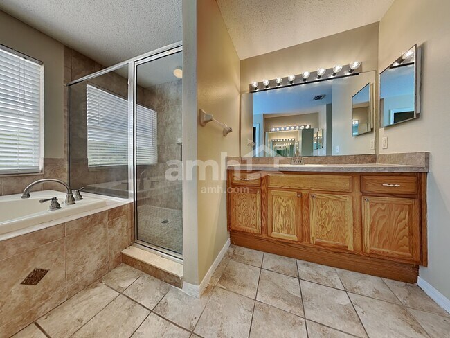 Building Photo - 27602 Sky Lake Cir