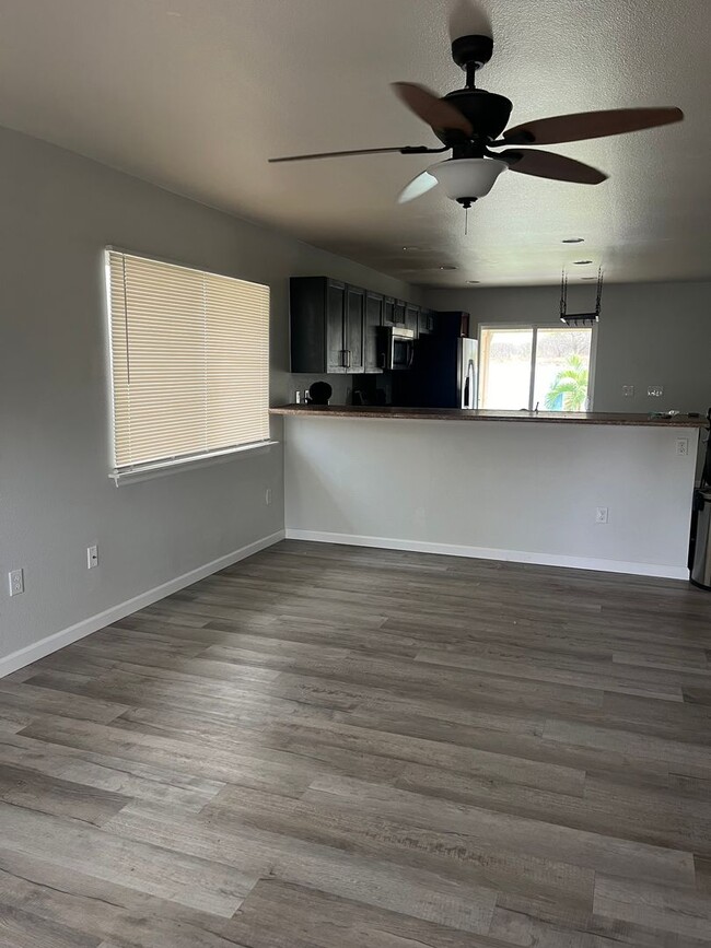 Building Photo - Single family 3 bedroom 3 bath home locate...