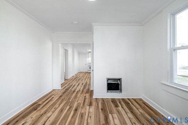Building Photo - 1609 Buren St