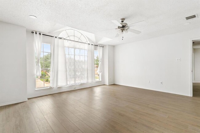 Building Photo - 1702 Spiderlily View