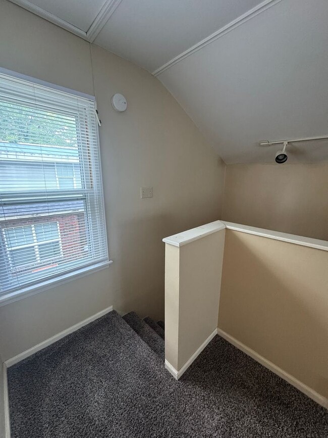 Building Photo - 4 Bedroom Right on Purdue Campus - AVAILAB...