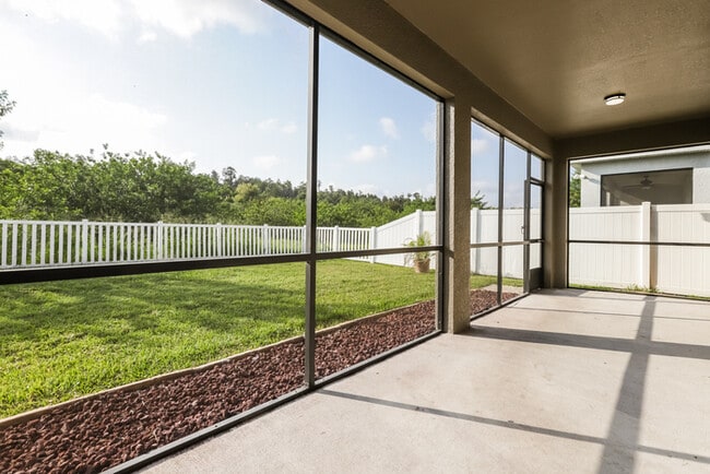 Building Photo - Spacious 6-Bedroom Florida Home