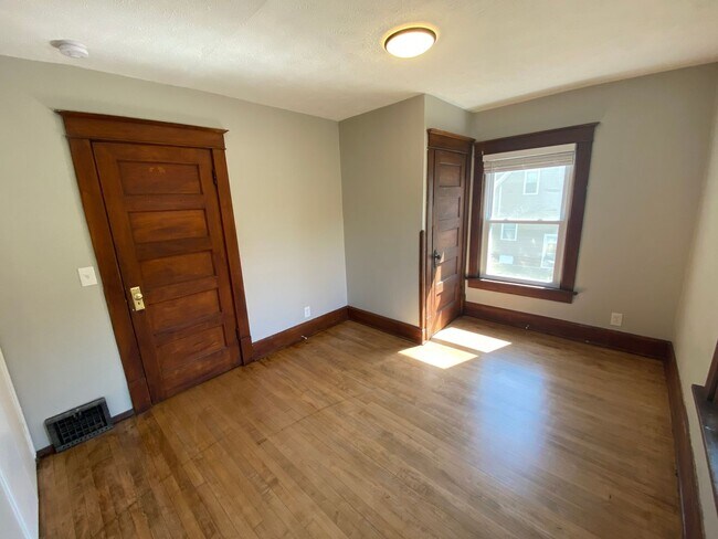 Building Photo - Fully Remodeled House!