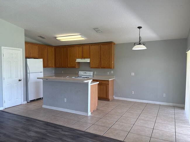 Building Photo - Spacious 4 Bedroom Home in Kissimmee, FL!