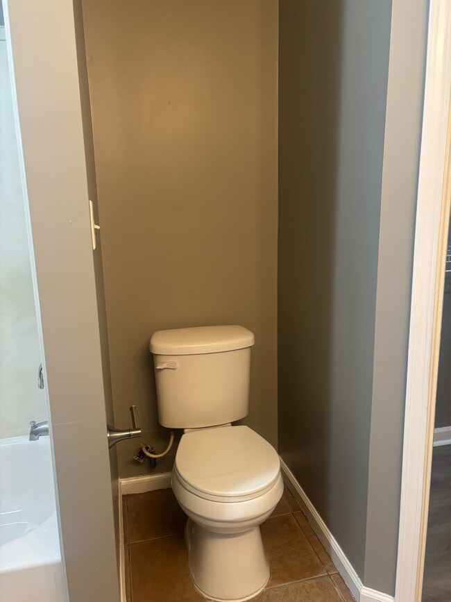 Building Photo - 1117 E Cortona Cir