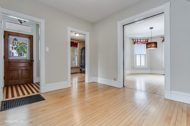 Building Photo - 420 7th Ave