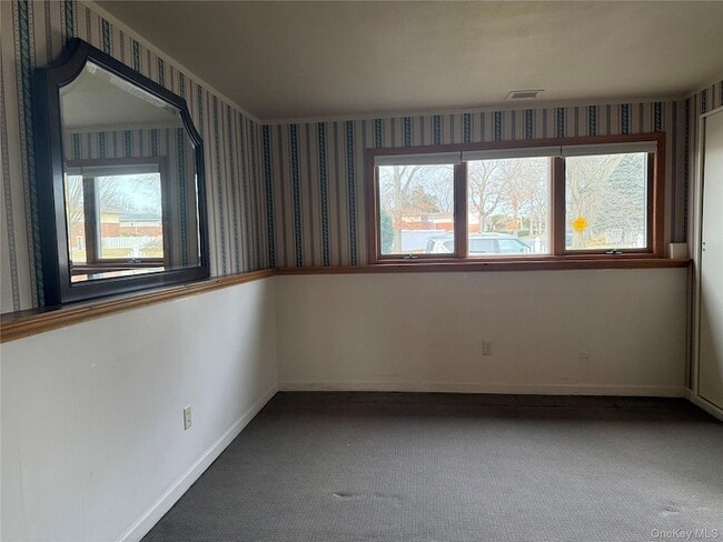 Building Photo - 14 Genesee Dr