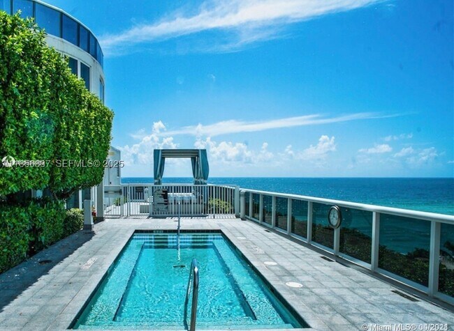 Building Photo - 15811 Collins Ave