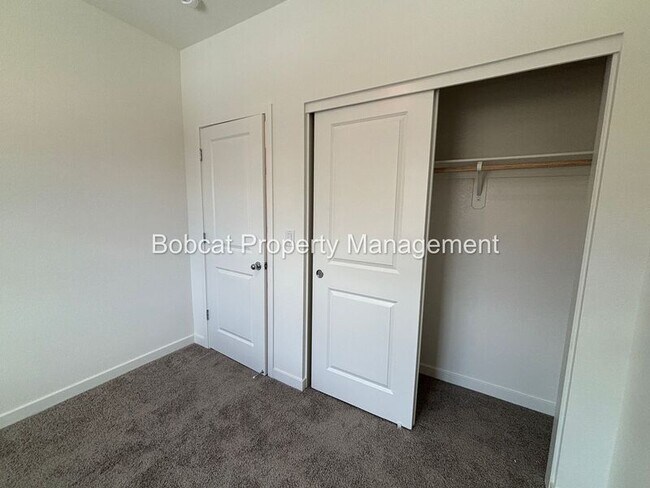 Building Photo - 839 Centerville St