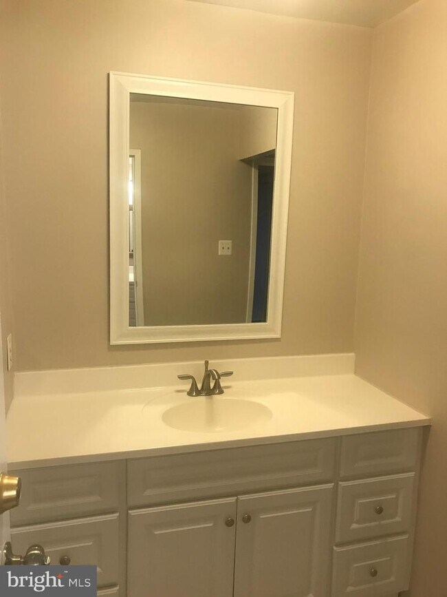 Building Photo - 2817 Jermantown Rd