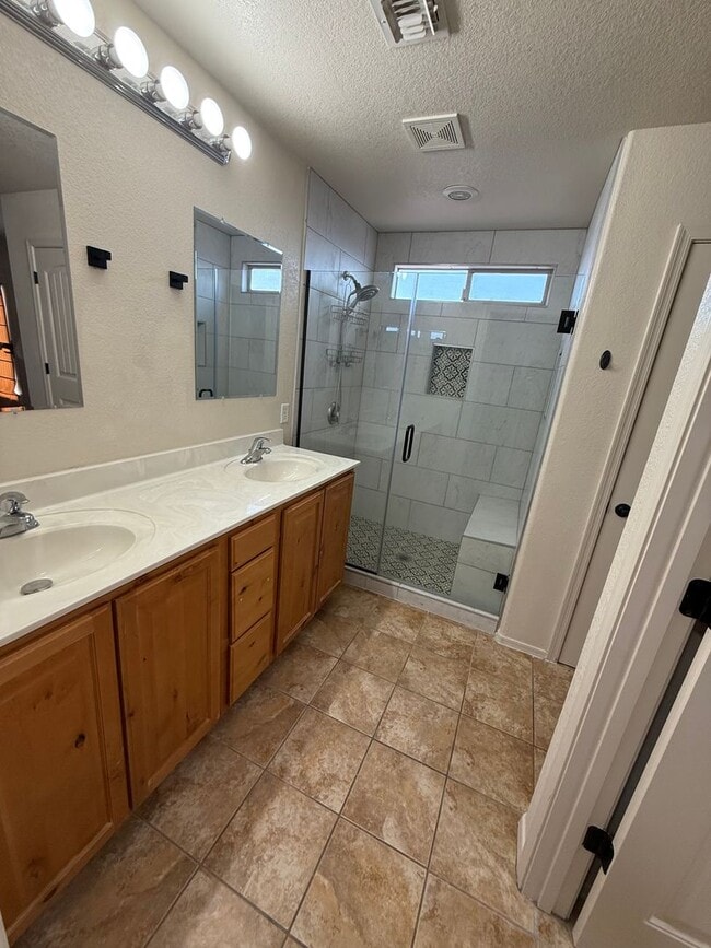 Building Photo - 1315 Paso Robles Ave