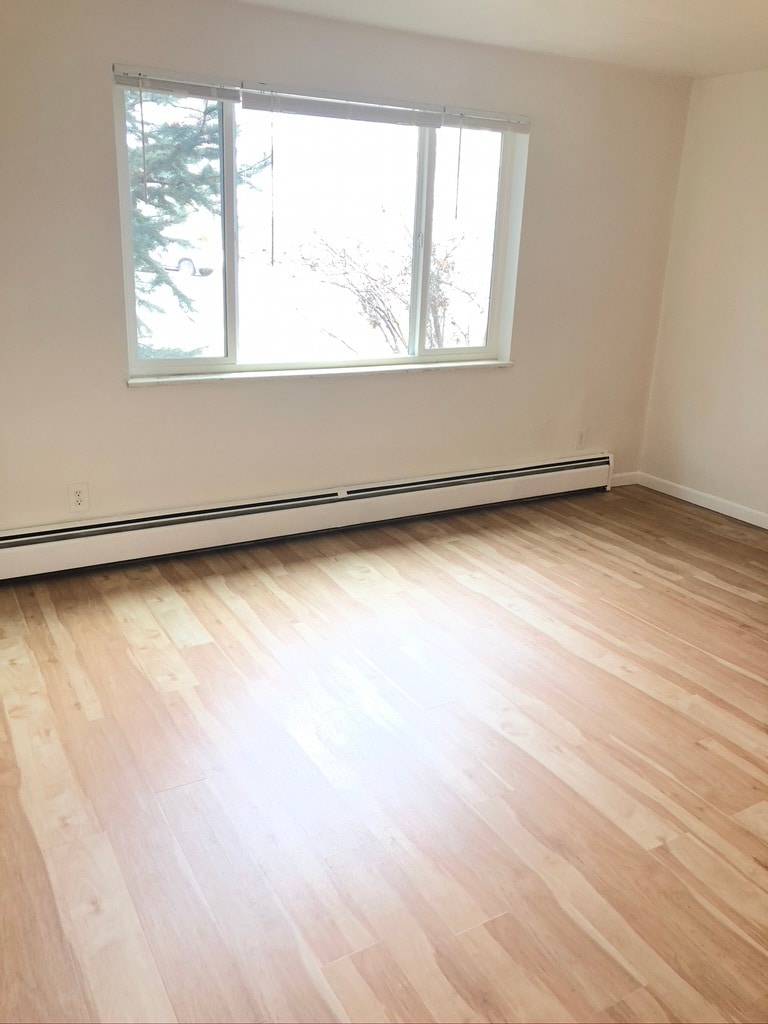 Building Photo - 713 Collyer St