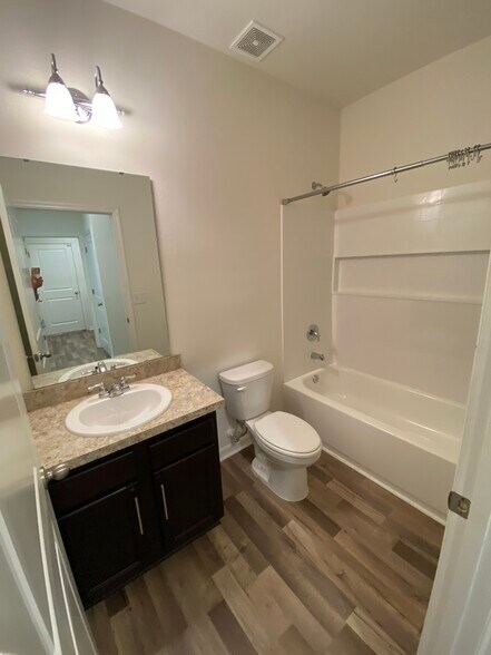 Building Photo - 3033 Neverland Dr