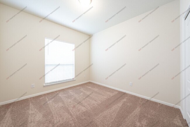 Building Photo - 742 Friar Tuck Dr