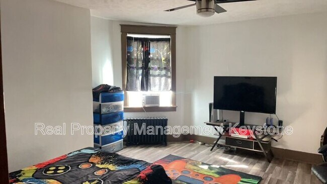 Building Photo - 1247 Chartiers Ave