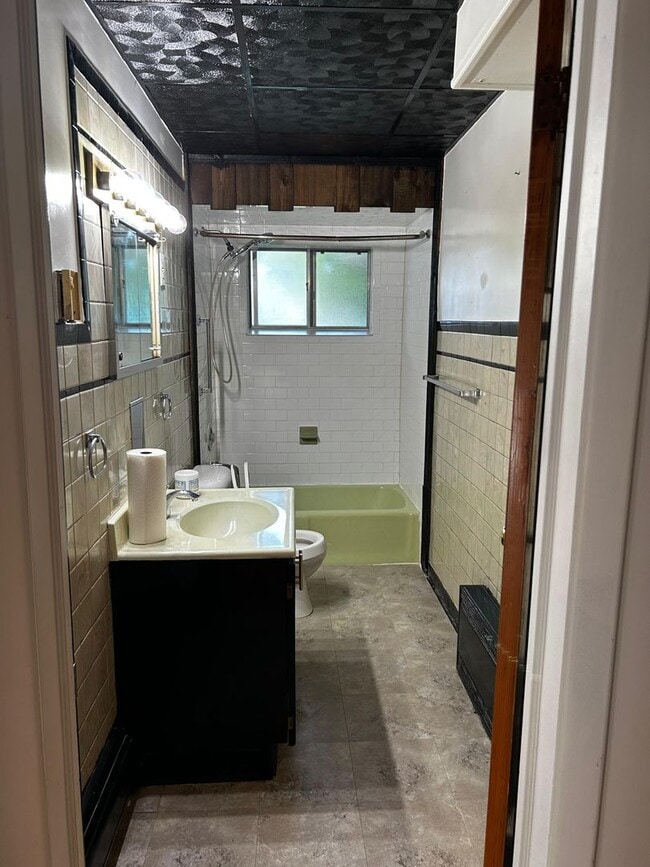 Building Photo - 308 North Blakely Street